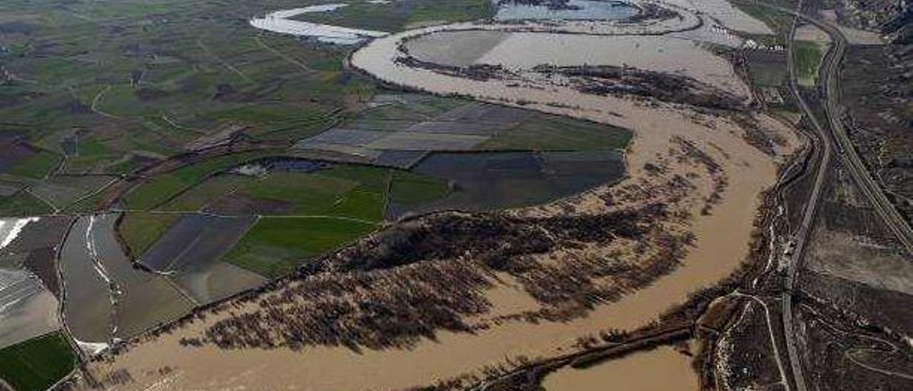 El trasvase del Ebro dejaría en 10 días de riada la mitad del agua que tira Valencia