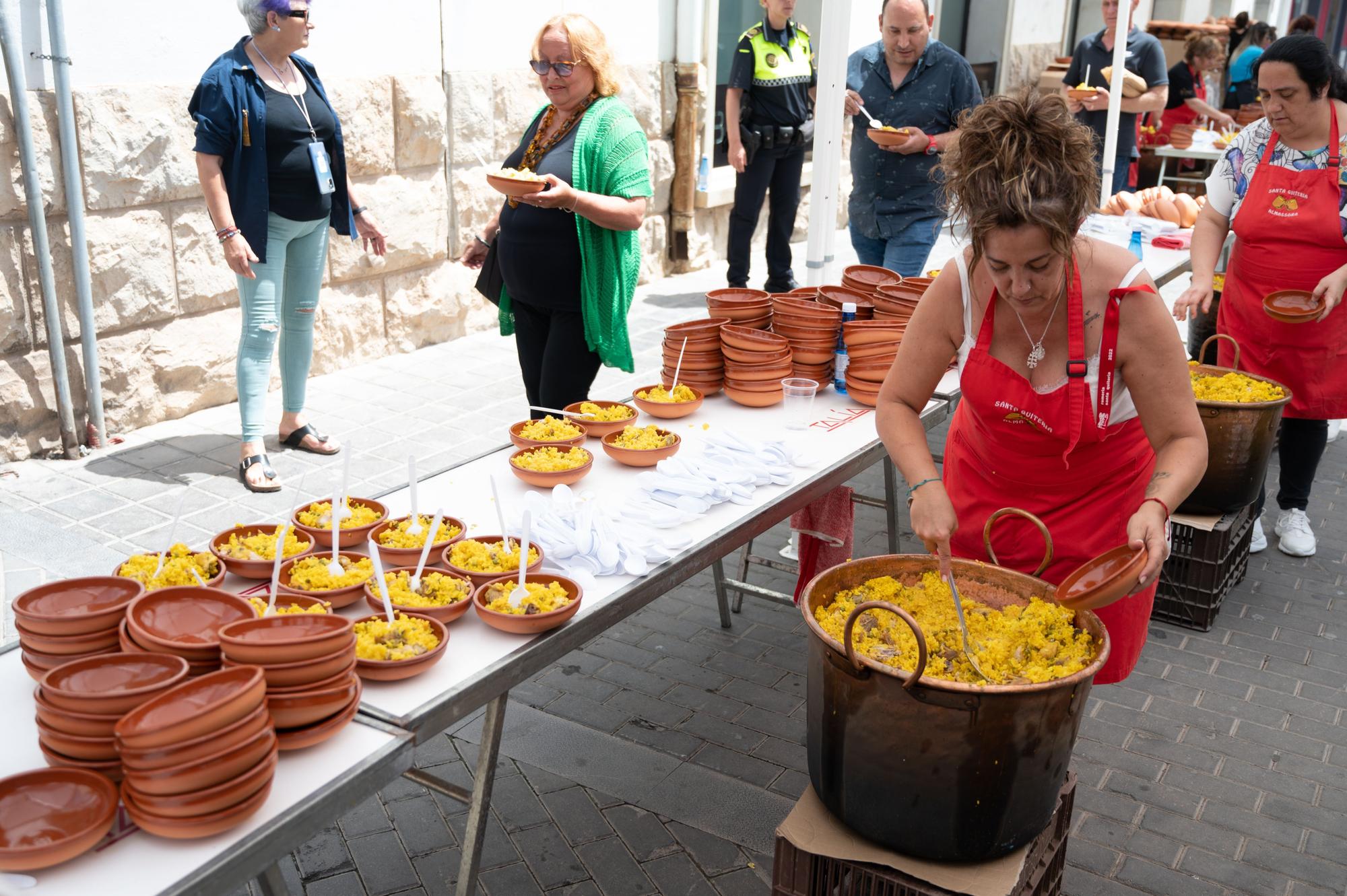 Revive el día grande de Santa Quitèria en Almassora con Les Calderes y la mascletà