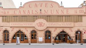 Caves Canals & Munné
