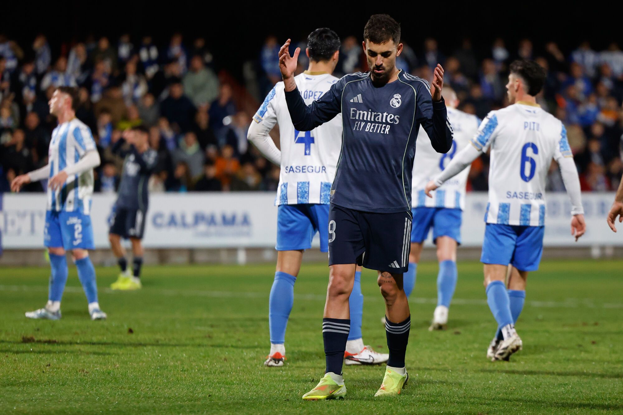 Real Madrid's Dani Ceballos reacts during the Copa del Rey soccer match between Talavera and Real Madrid, in Talavera de la Reina, Spain, Wednesday, Dec. 17, 2025. (AP Photo/M. Berengui). EDITORIAL USE ONLY/ONLY ITALY AND SPAIN