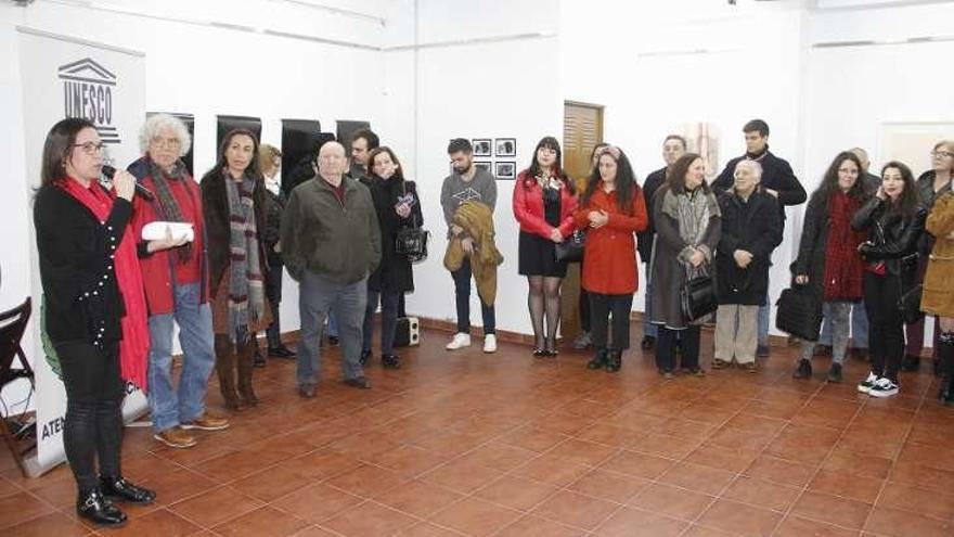 Asistentes a la inauguración de la exposición. // S.A.