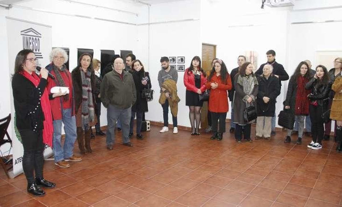 Asistentes a la inauguración de la exposición. // S.A.