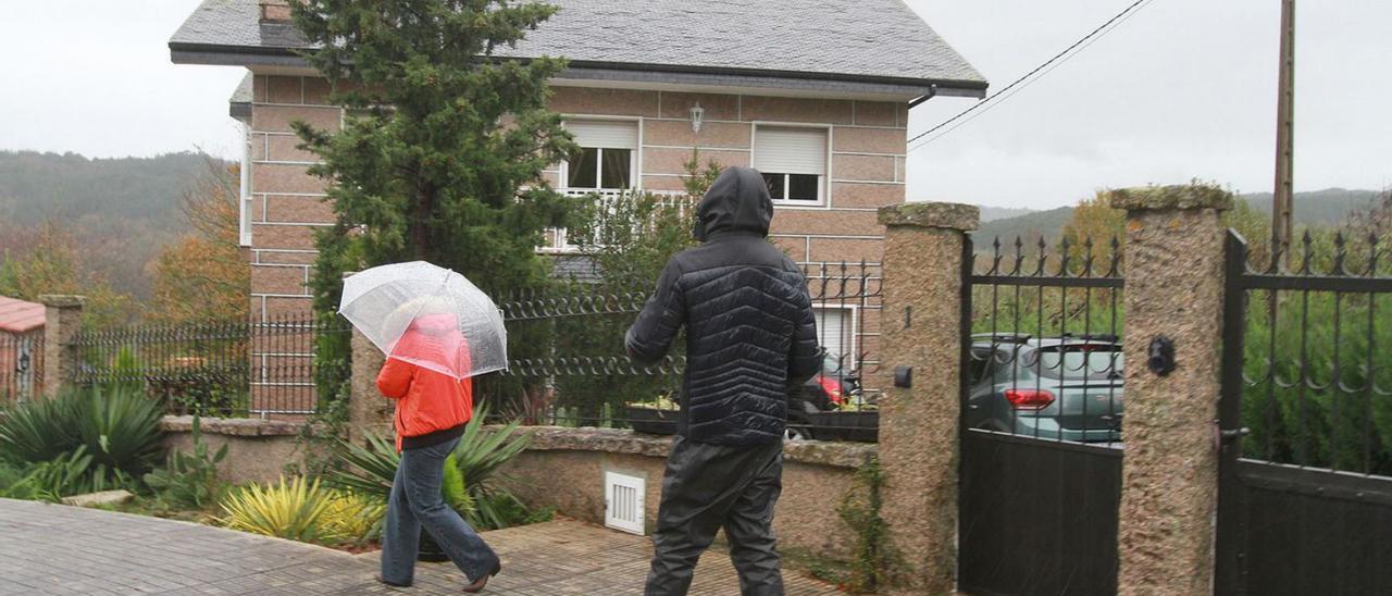 La vivienda de la fallecida, en la que este jueves continuaba el marido.