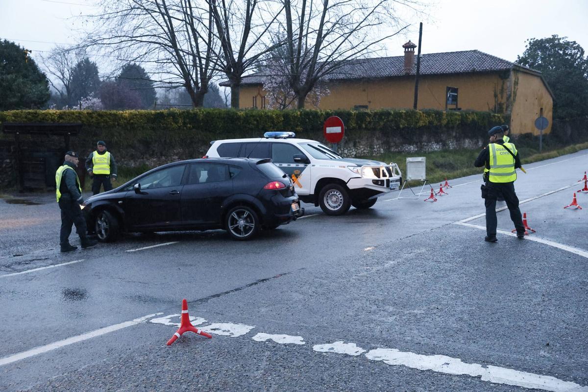 Controles de la Guardia Civil en la zona de Siero