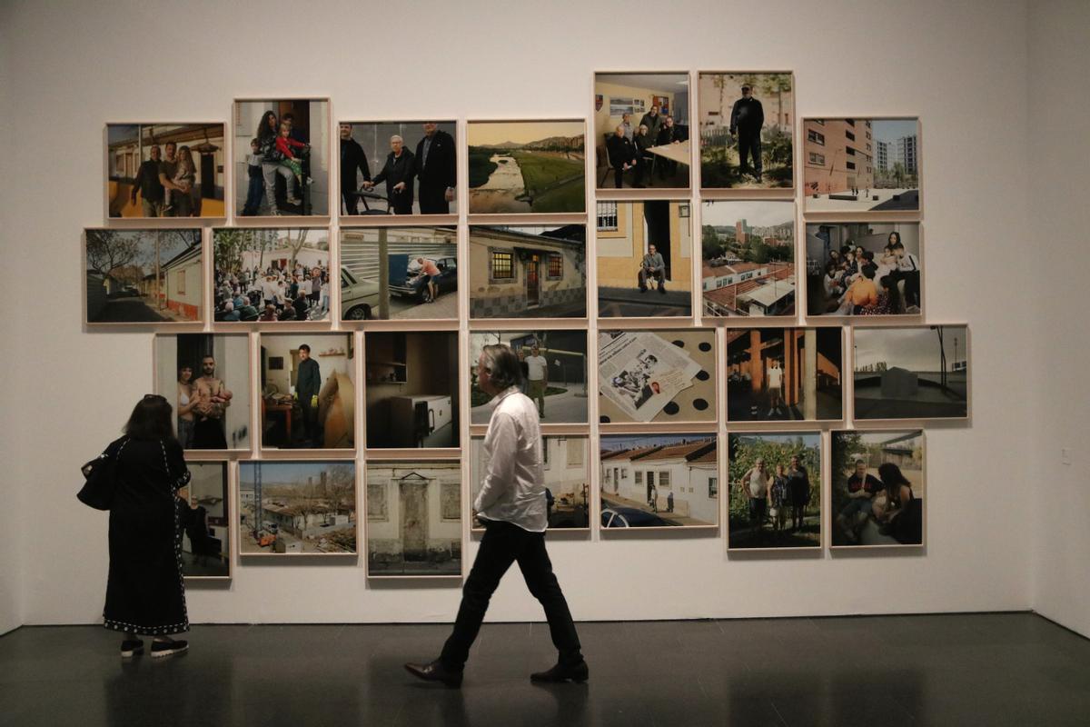 Una sala de la exposición del Macba 'Una ciudad desconocida bajo la niebla'. 