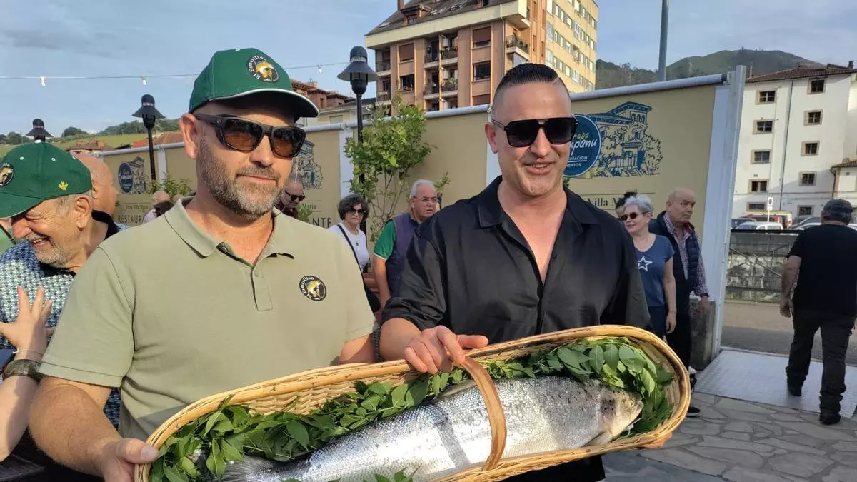 Una popular sidrería de Gijón se lleva el campanu de Asturias en una subasta privada: "Estoy muy satisfecho con la cifra"