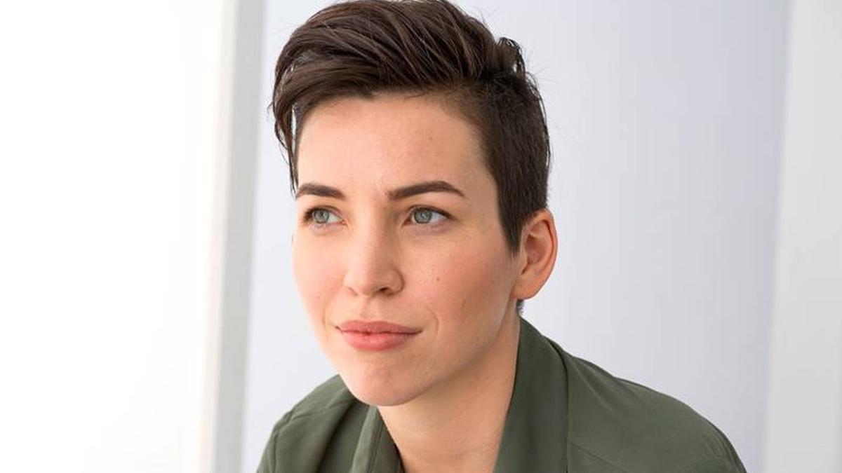 La escritora estadounidense Julia Phillips, autora de 'Oso'.