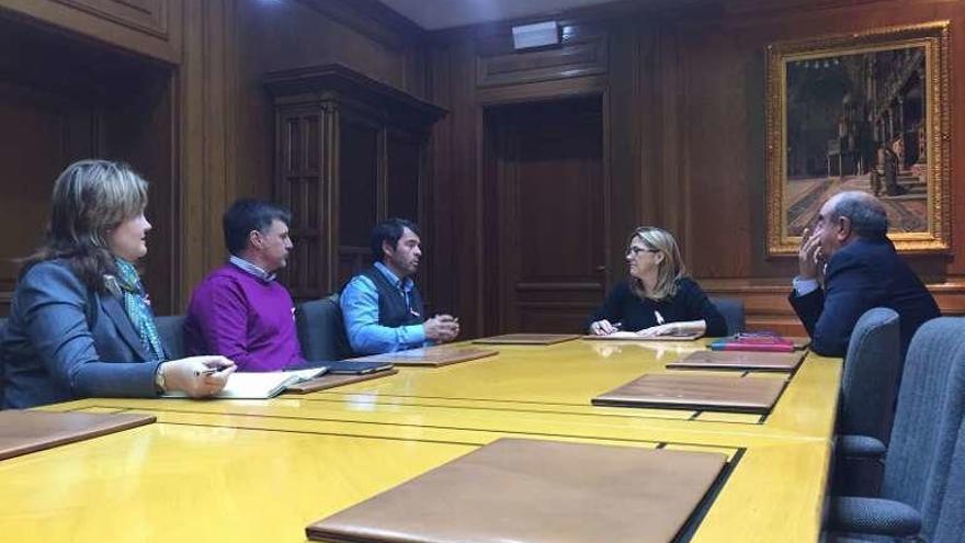 Martín Pozo junto a los representantes de Asaja.