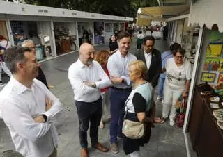 Arte Gijón abre sus puertas con 22 puestos: "Lo que hay aquí no lo ves en las tiendas"