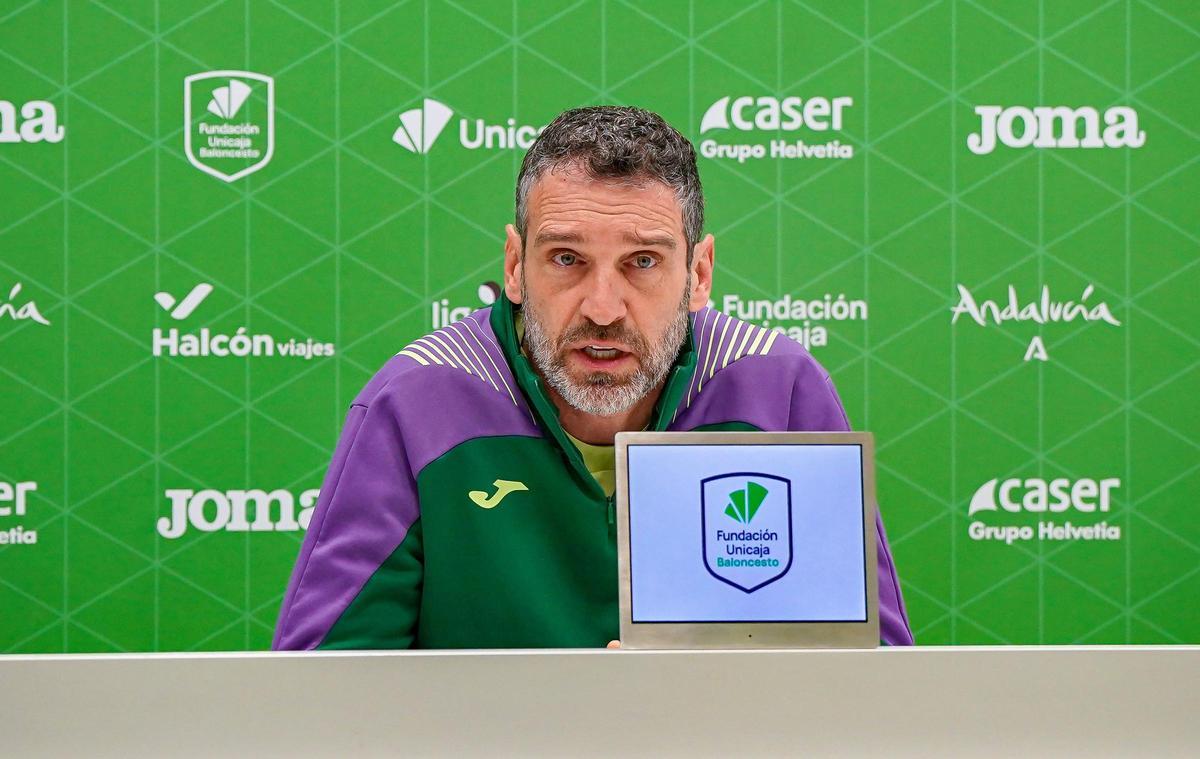 Ibon Navarro en la rueda de prensa previa al duelo con el Hiopos Lleida.