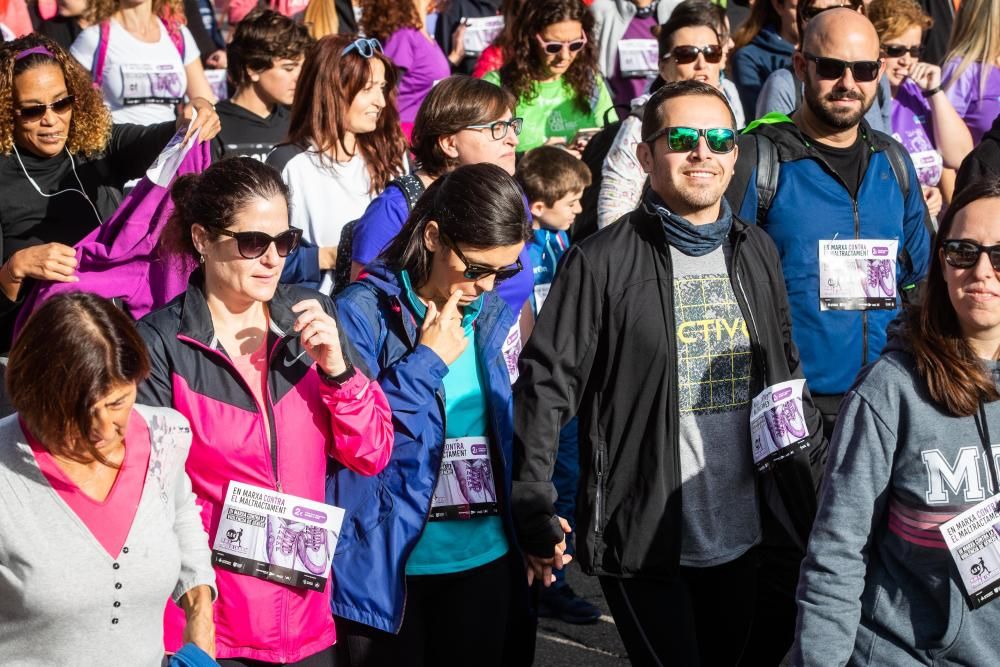 Búscate en la galería de fotos de la Marxa contra la Violencia de Género