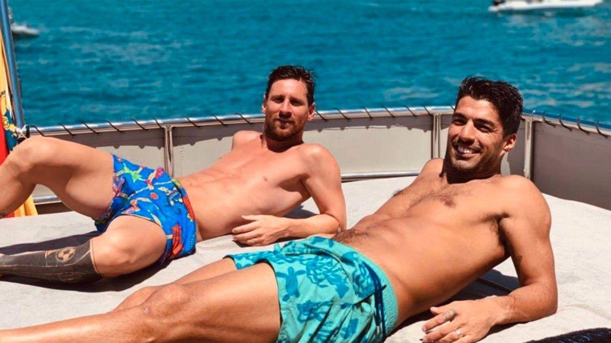 Messi llega a Barcelona y continúa con sus vacaciones antes de renovar