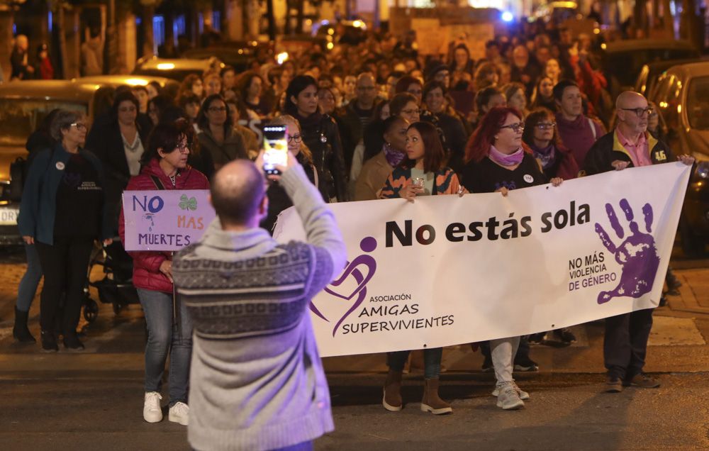 Sagunt grita contra la violencia machista el 25N