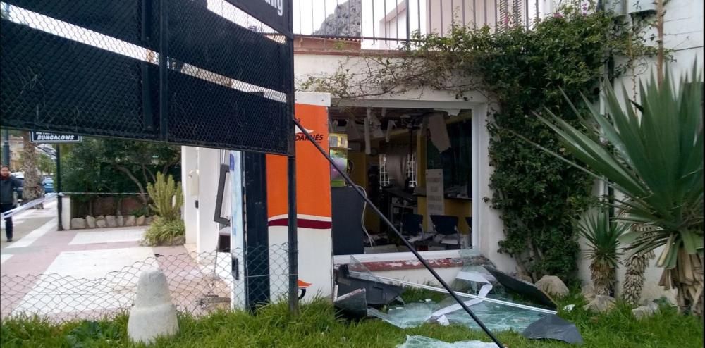 El caixer automàtic i les destrosses provocades per l''explosiu a la immobiliària