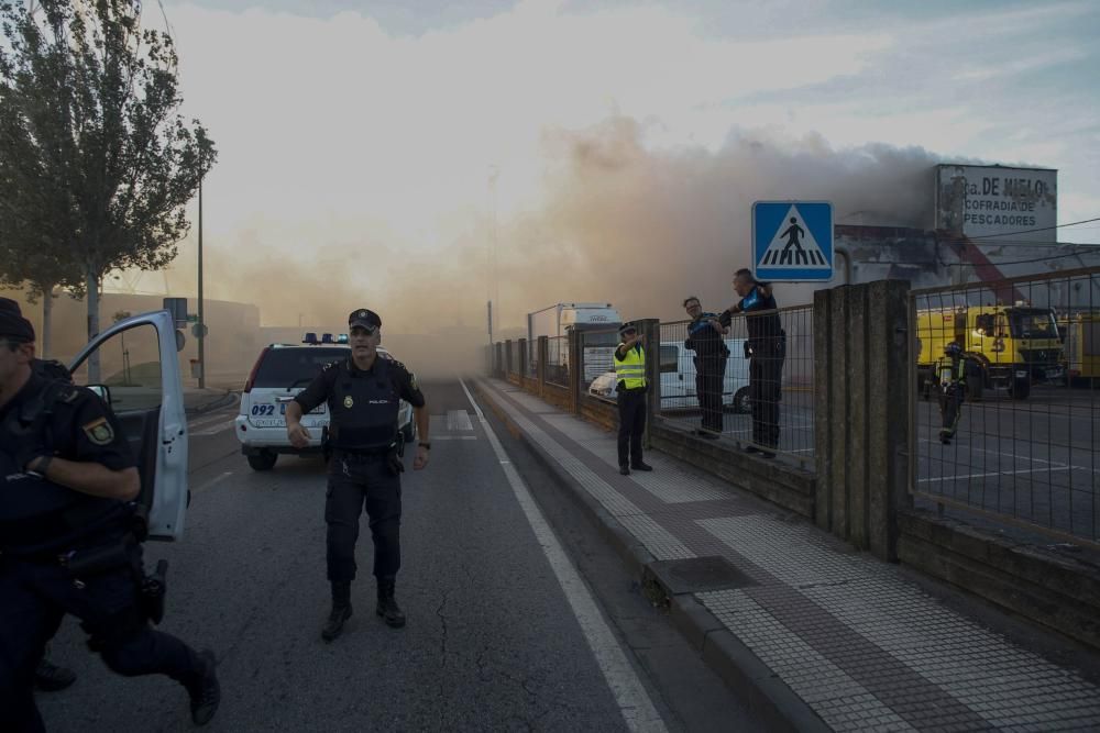 Un incendio en la antigua fábrica de hielo enciende las alarmas en la ciudad