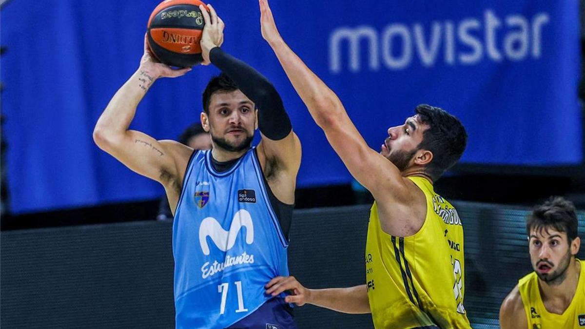 Estudiantes debía medirse al Barça este domingo