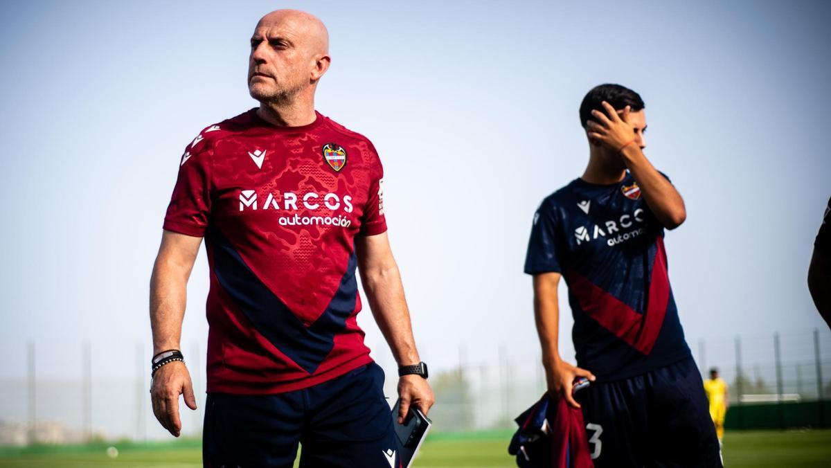 Juulián Calero, durante una sesión de entrenamiento del Levante.