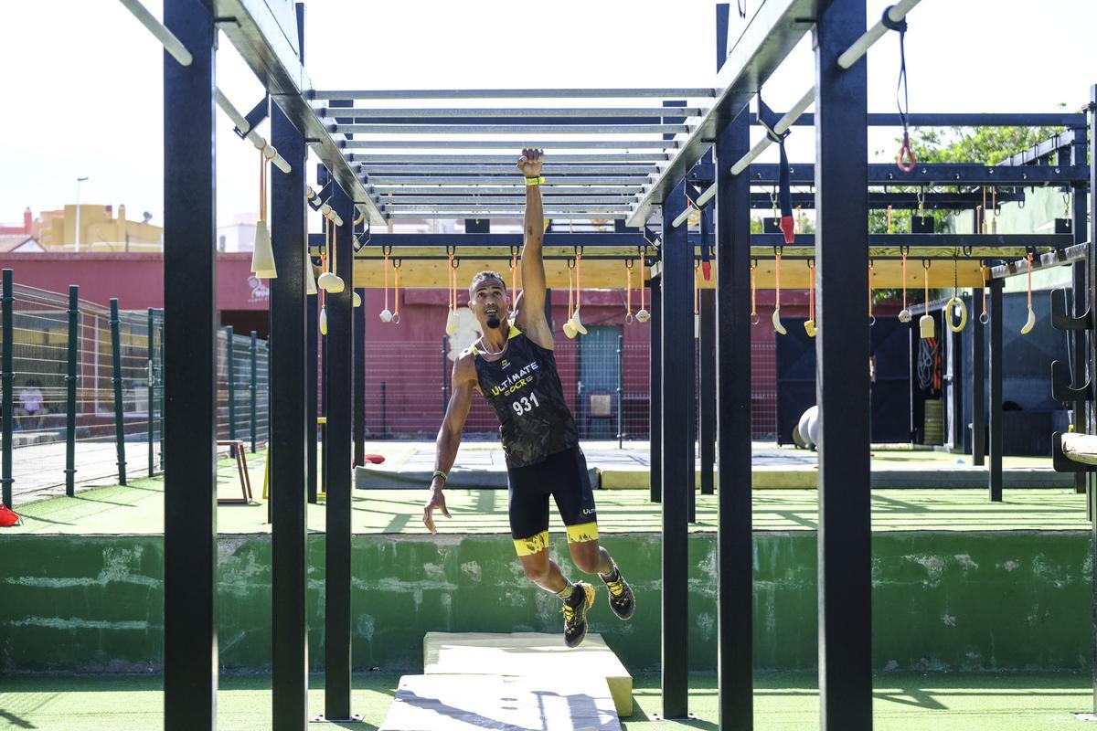 El atleta de obstáculos Azmán Mesaud