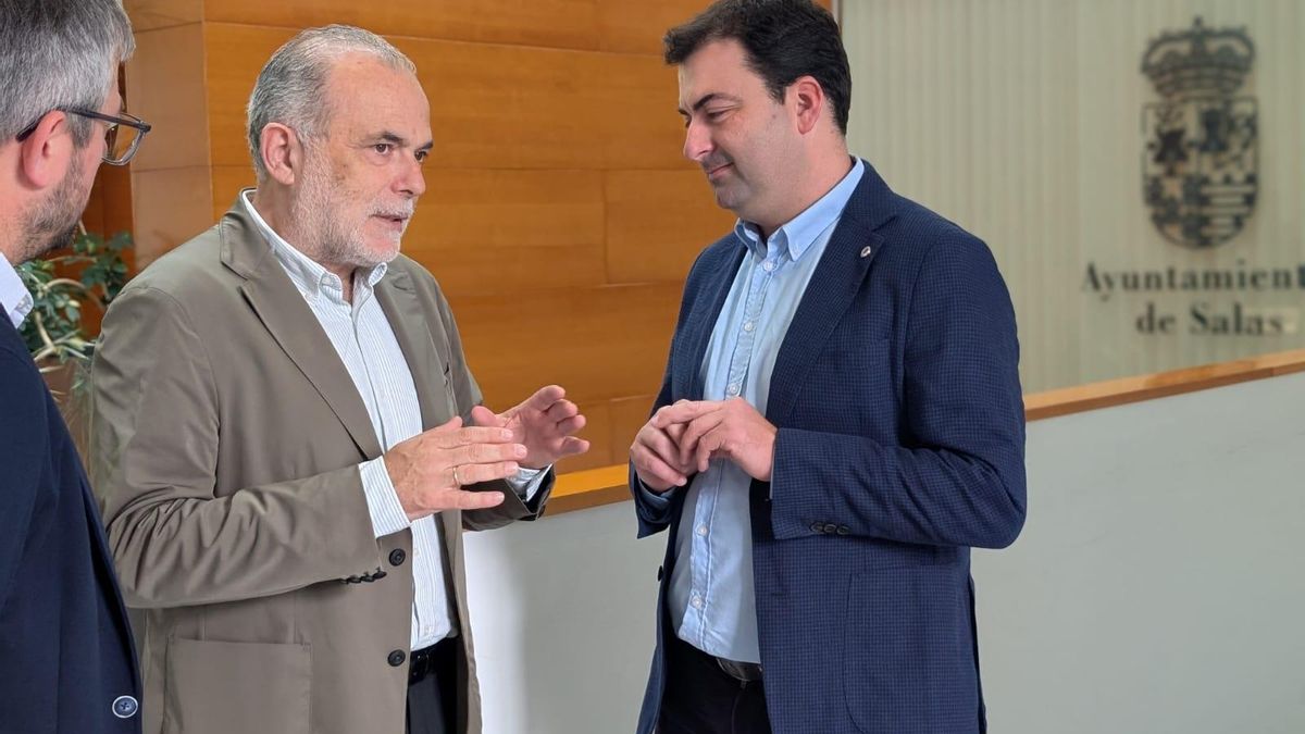 El vicepresidente de la Cámara de Comercio de Oviedo, José Manuel Ferreira, y el alcalde Sergio Hidalgo
