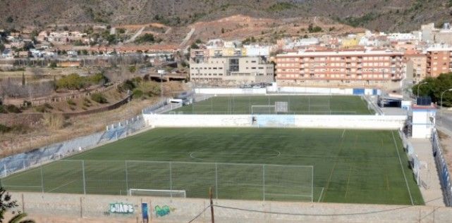 Imagen actual de los campos de fútbol de La Moleta, en la Vall, ya con superficie de césped sintético