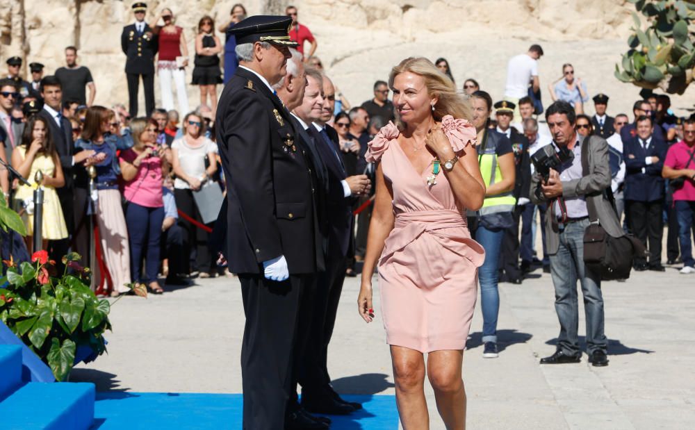 Un momento del acto de la Policía en el Castillo de Santa Bárbara.