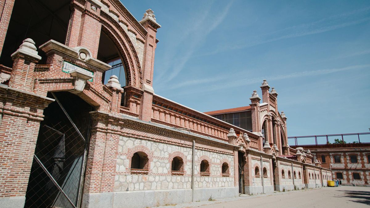 18.05.2022. MADRID. Imágenes del exterior de la Nave 15 de Matadero Madrid. La nave esta actualmente abandonada y en desuso, incluida la transformación interior que hubo entre octubre y noviembre de 2011 para convertirla en la Red Bull Music Academy. Foto: Alba Vigaray