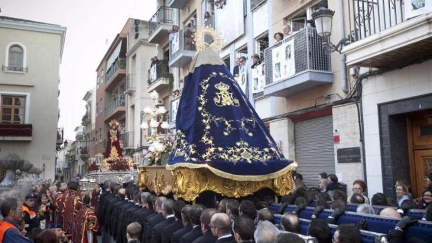 El propietario del trono de la Virgen prohibió usarlo hace una semana.