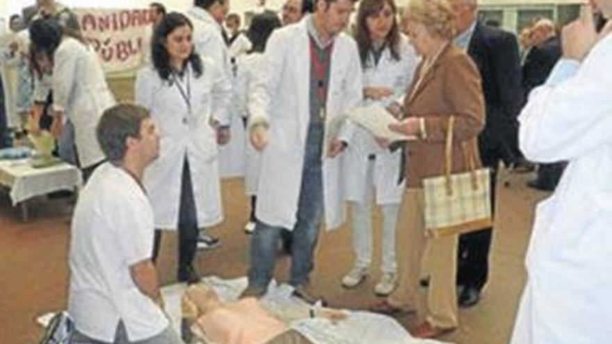 Los MIR montan un &#039;hospital&#039; para llevar su protesta a los ciudadanos