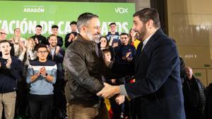 El líder de Vox, Santiago Abascal, y el candidato de la ultraderecha a la presidencia de Aragón, Alejandro Nolasco, la pasada semana en Teruel