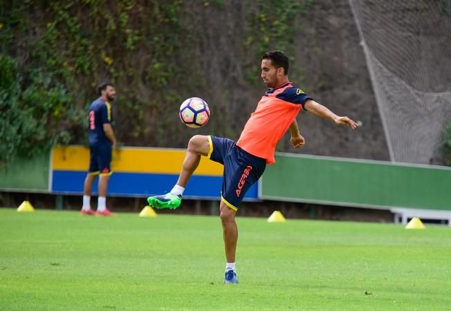 Entrenamiento UD Las Palmas en Barranco Seco ...