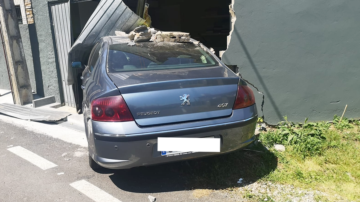 Herida una conductora en Lubre al chocar contra una casa | LA OPINIÓN