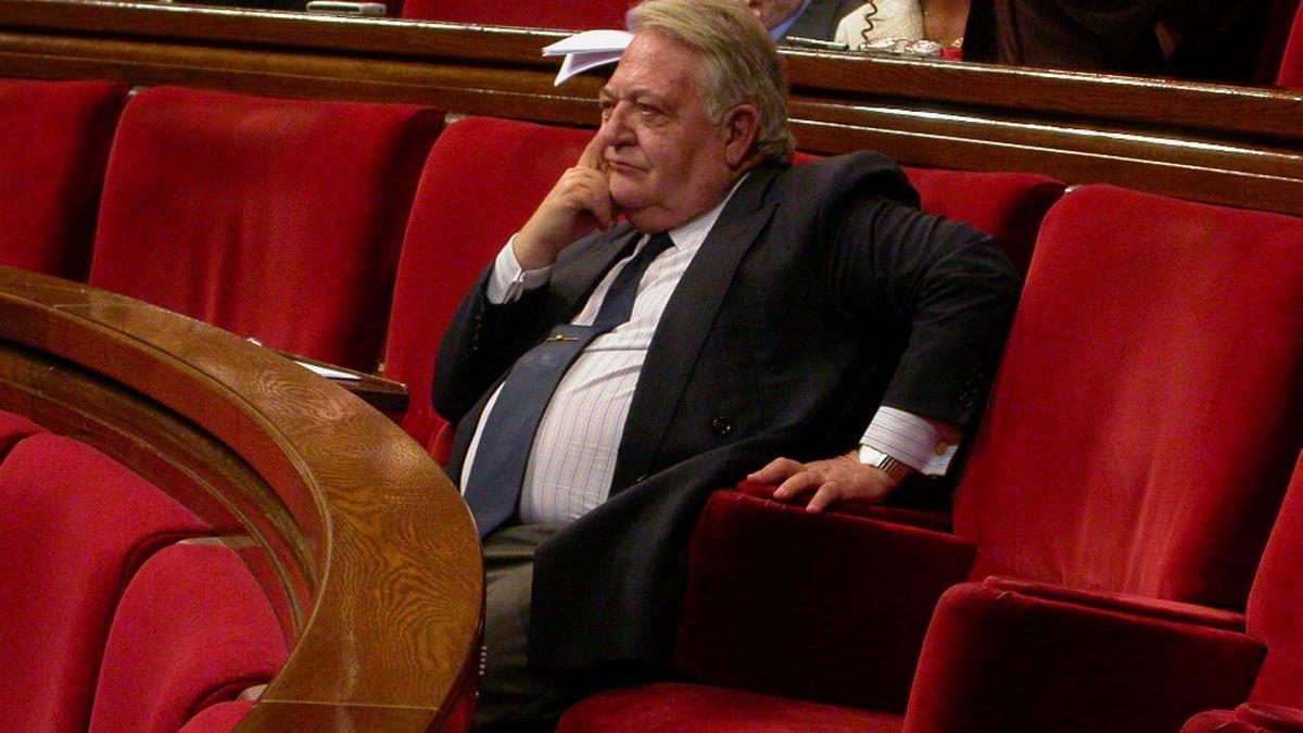 L'exdiputat de CiU Jaume Camps, assegut en un escó del Parlament de Catalunya