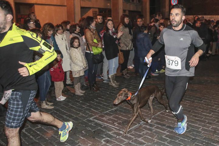 Deporte con buen humor en el Cross Nocturno de Orihuela