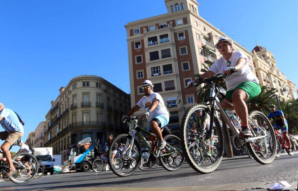 Miles de malagueños participan en la actividad de la Semana Europea de la Movilidad, tomando la salida en el Paseo del Parque