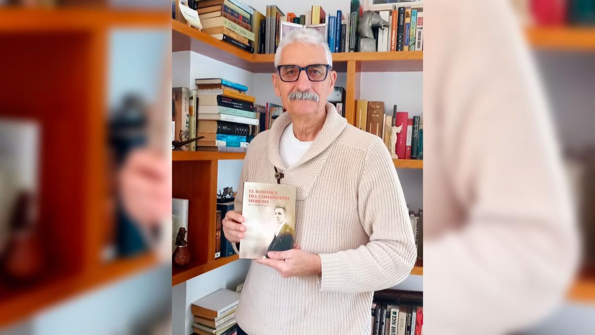 Vicente Canela, con su novela "El romance del capitán Moreno"