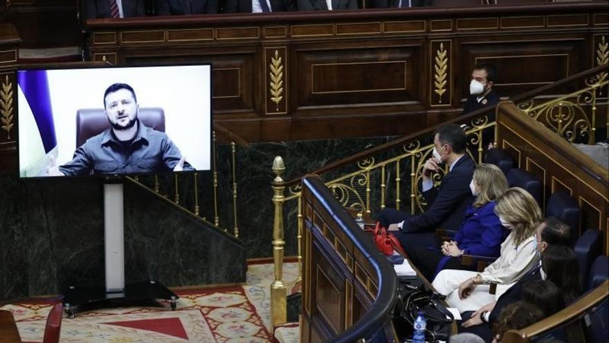 El congreso en pie aplaude emocionado a Zelenski