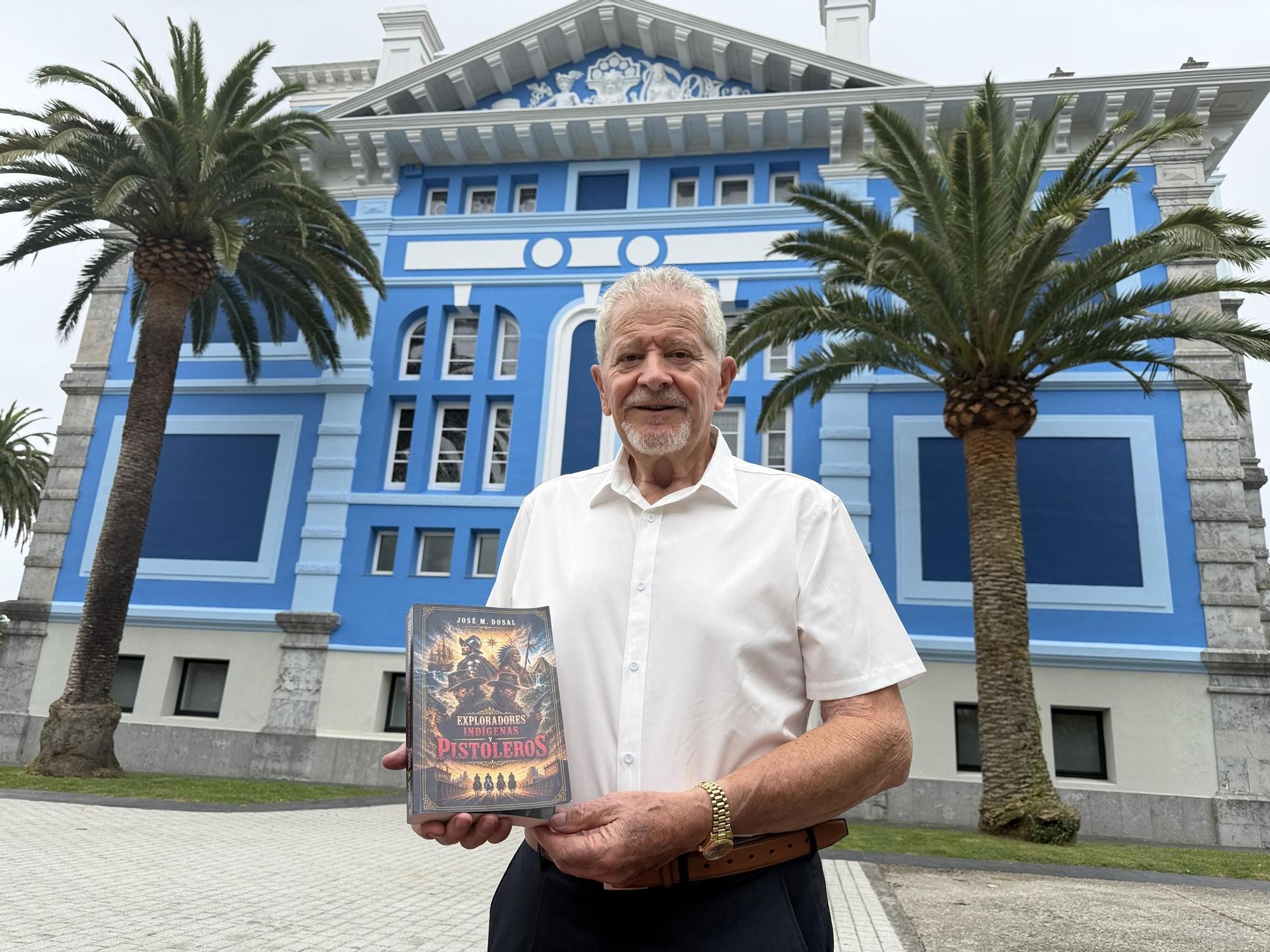 José Miguel Dosal, en los jardines del Archivo de Indianos de Colombres.