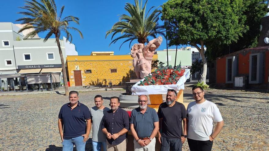 Santa Lucía lleva a la Romería del Pino un cereto lleno de tomates