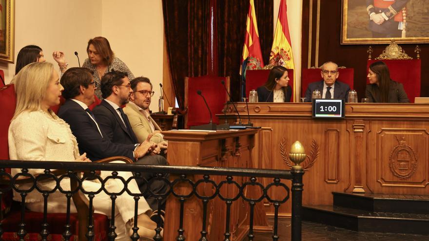 El PSOE advierte al alcalde de Elche que tendrá que ajustar el presupuesto si sigue gastando el dinero &quot;sin prudencia&quot;