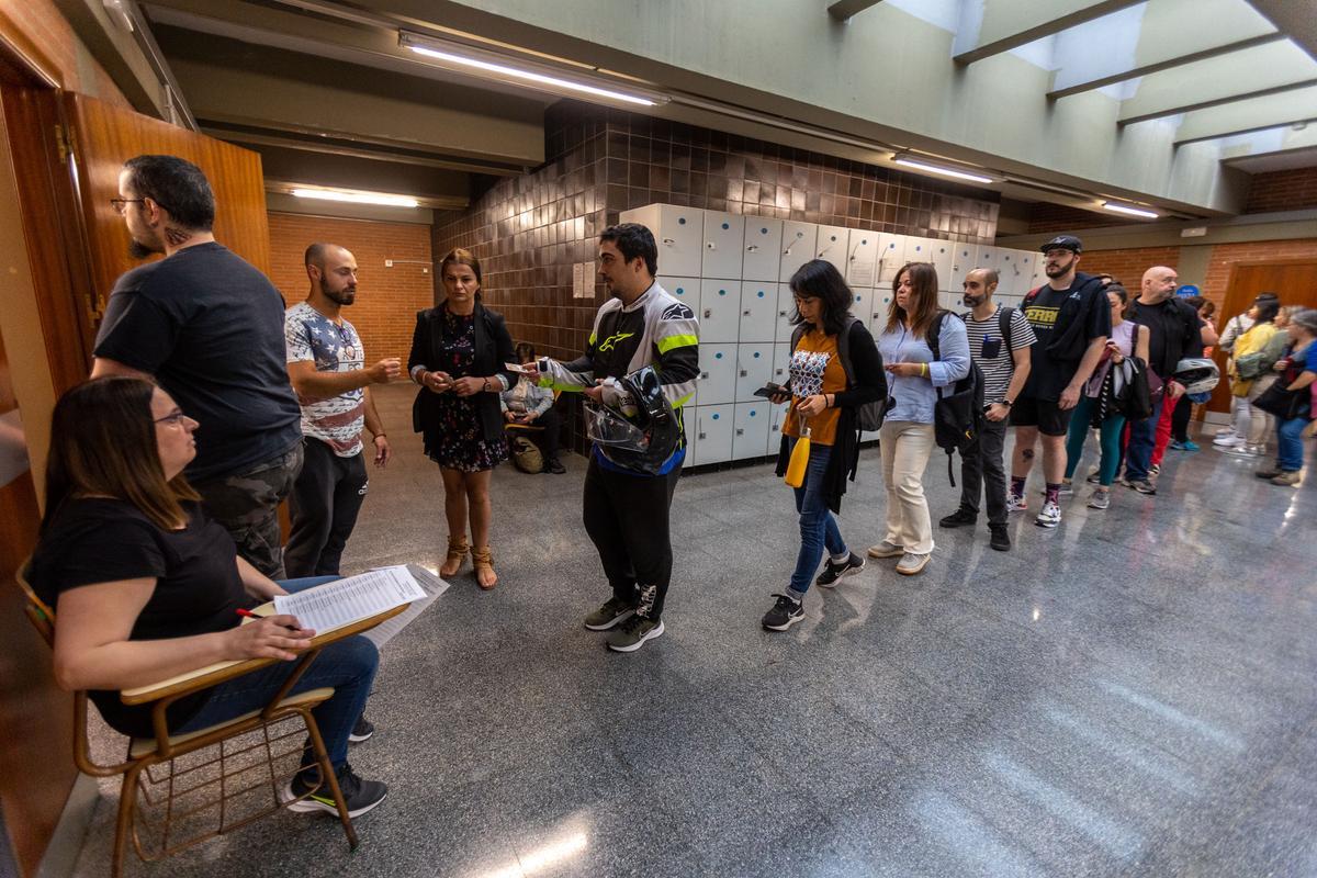 Oposiciones multitudinarias en Barcelona para optar a plazas fijas de Correos