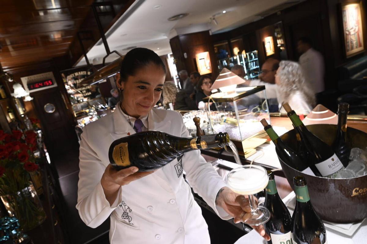 El suplemento 'abril' de EL PERIÓDICO celebra Sant Jordi en el Speakeasy. El suplemento 'abril' de EL PERIÓDICO celebra Sant Jordi en el Speakeasy.