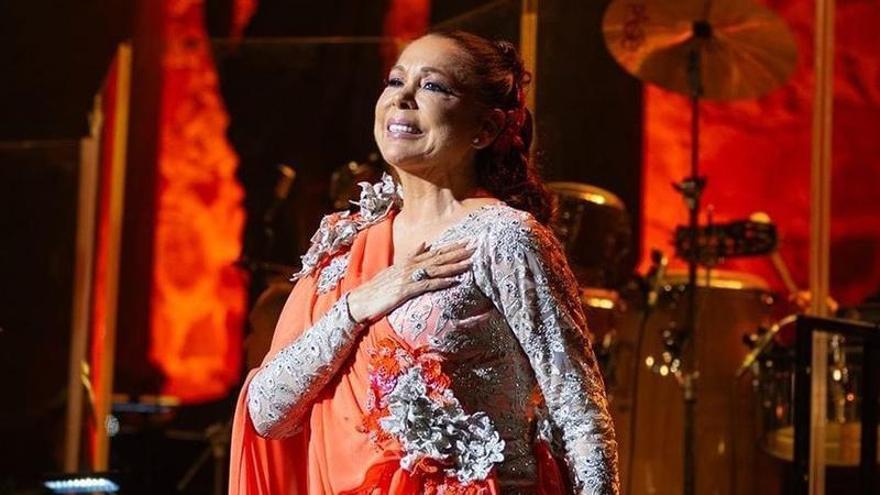 Vídeo | Isabel Pantoja ofrece un concierto apoteósico en Alcalá de Henares cargado de emoción