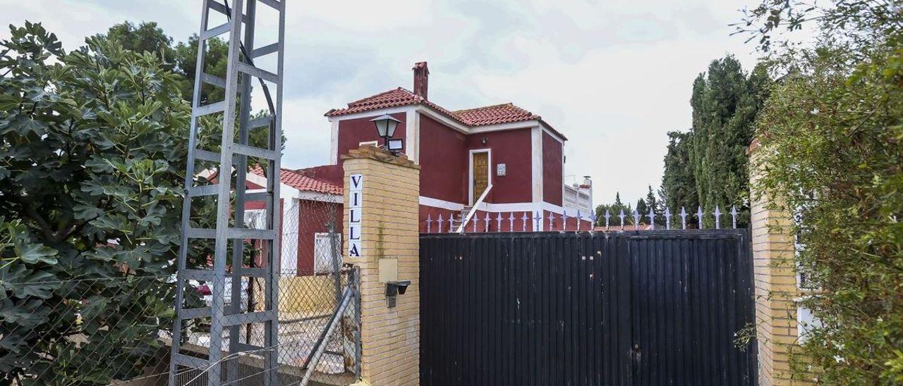 La vivienda, situada en una zona diseminada en El Campello.