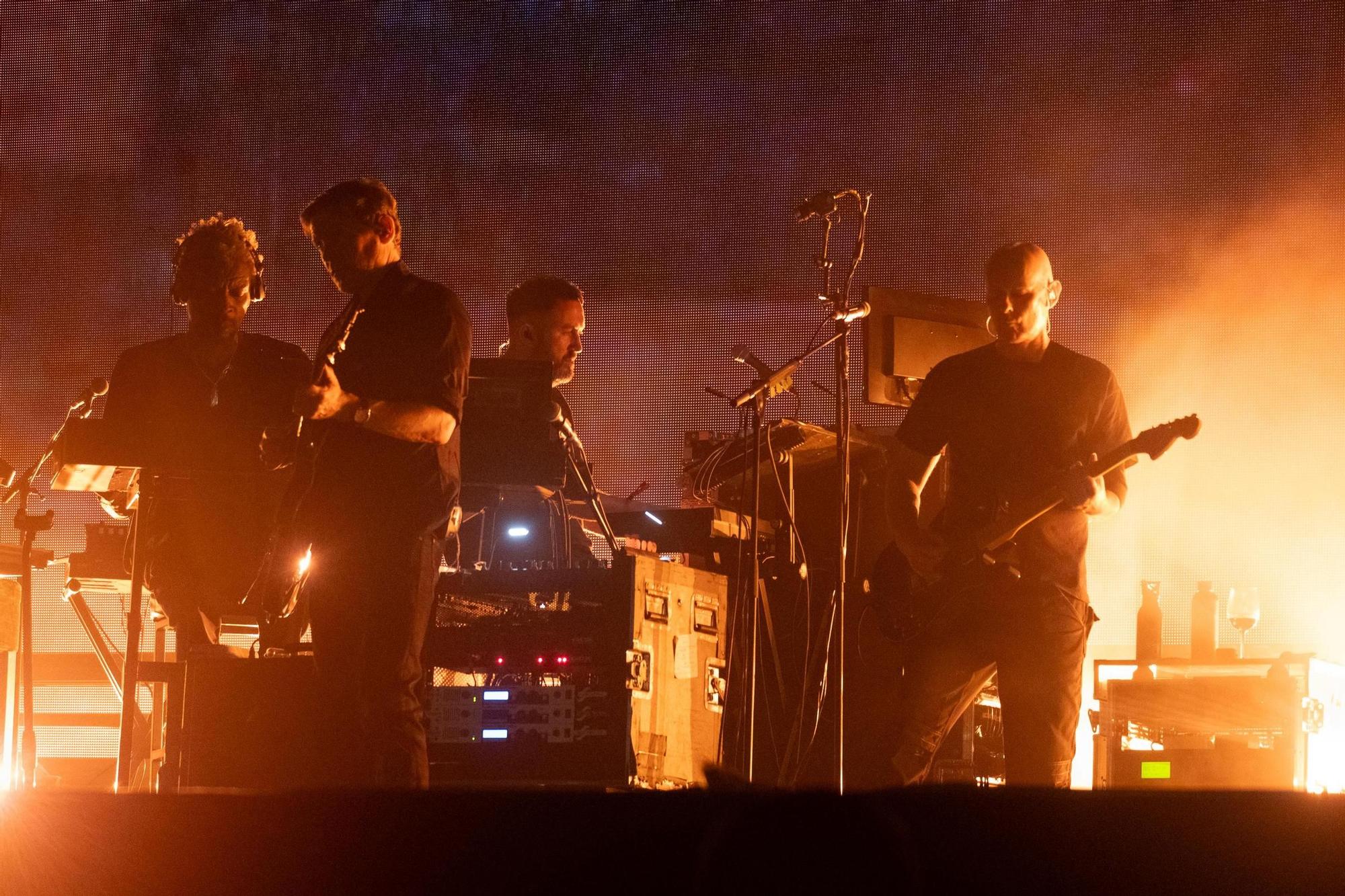 Massive Attack inunda de electrónica el Mallorca Live con un concierto con referencias al infierno de Gaza