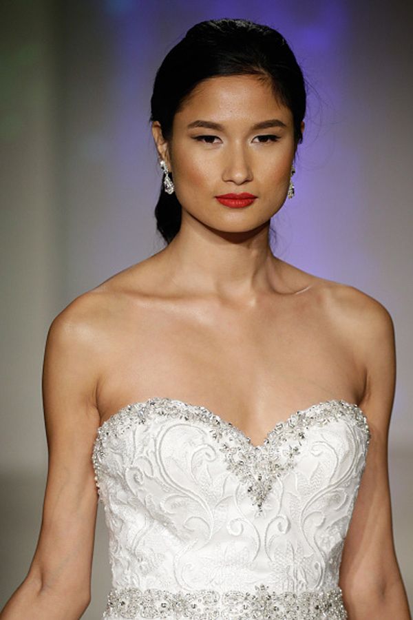 Pocahontas vestida de novia por Alfred Angelo