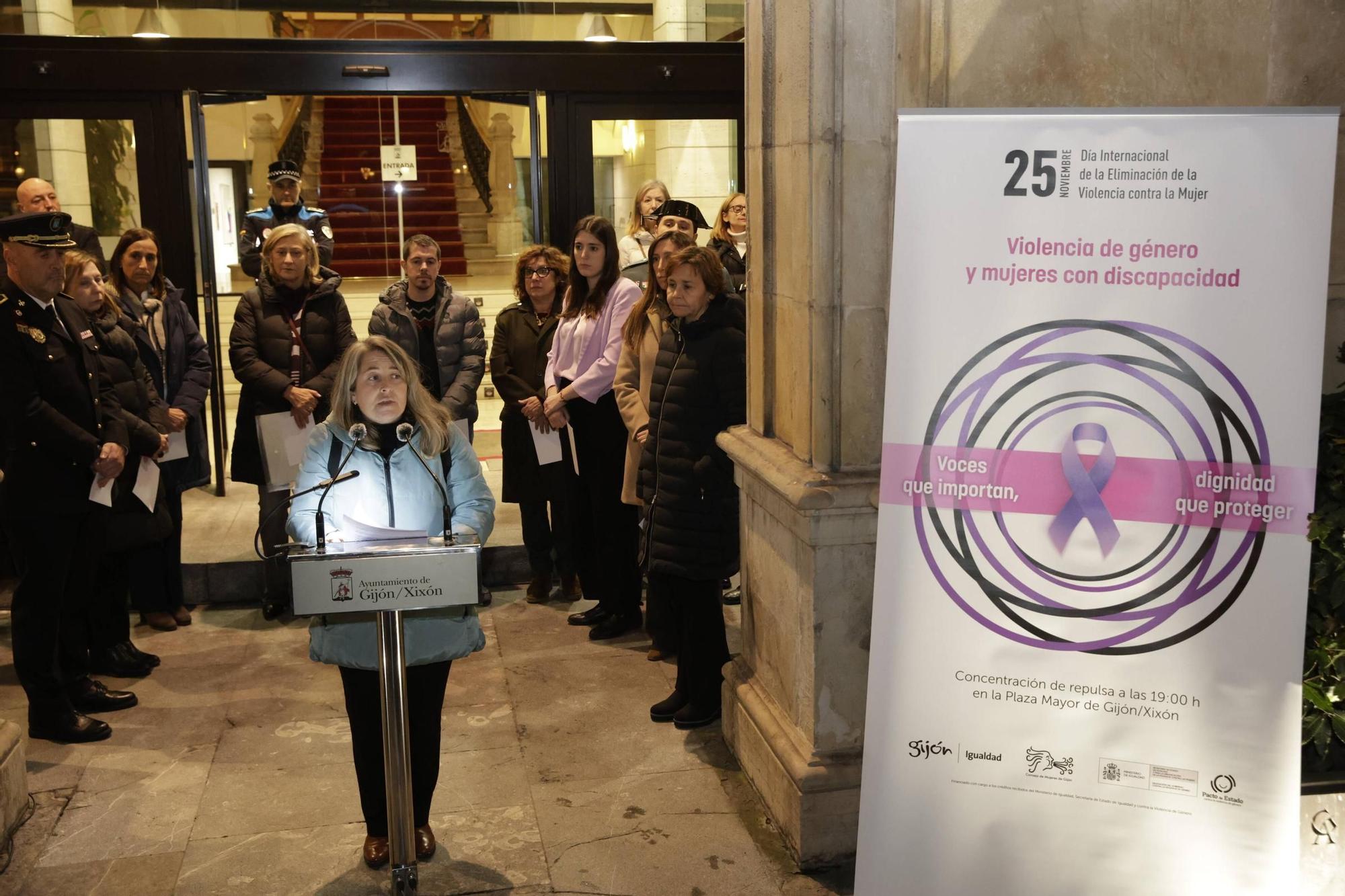 La concentración por el 25N en Gijón, en imágenes