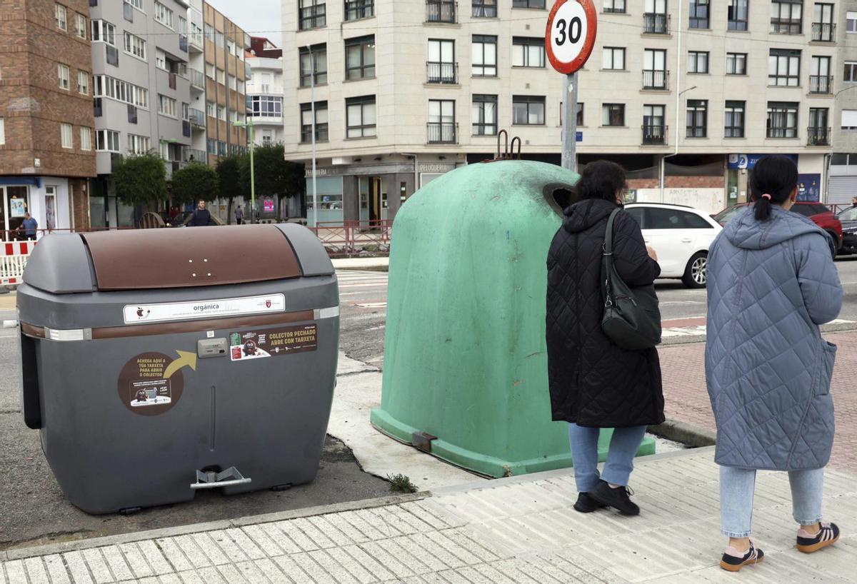 Uno de los contenedores marrones instalados en la ciudad. |  Noé Parga