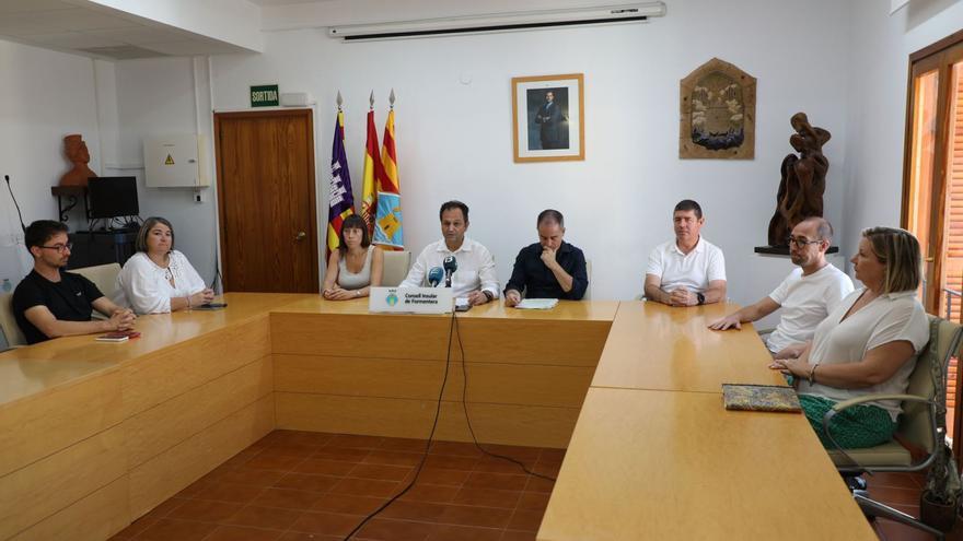 Los consellers del equipo de gobierno durante la rueda de prensa celebrada en el Consell de Formentera.
