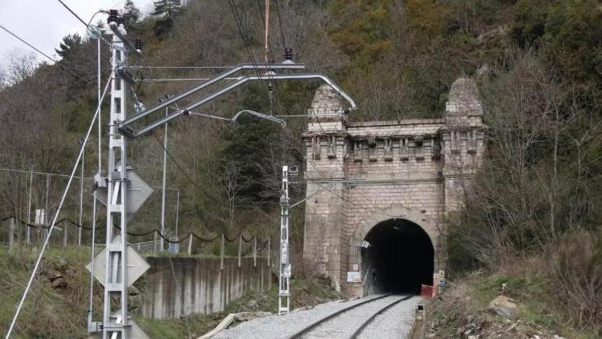 L'entrada al tunel de Toses