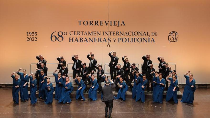 El Coro Gaos de A Coruña,  segundo premio de Polifonía en la edición de 2022 del Certamen Internacional, sobre el escenario. |  VÍCTOR GALÁN